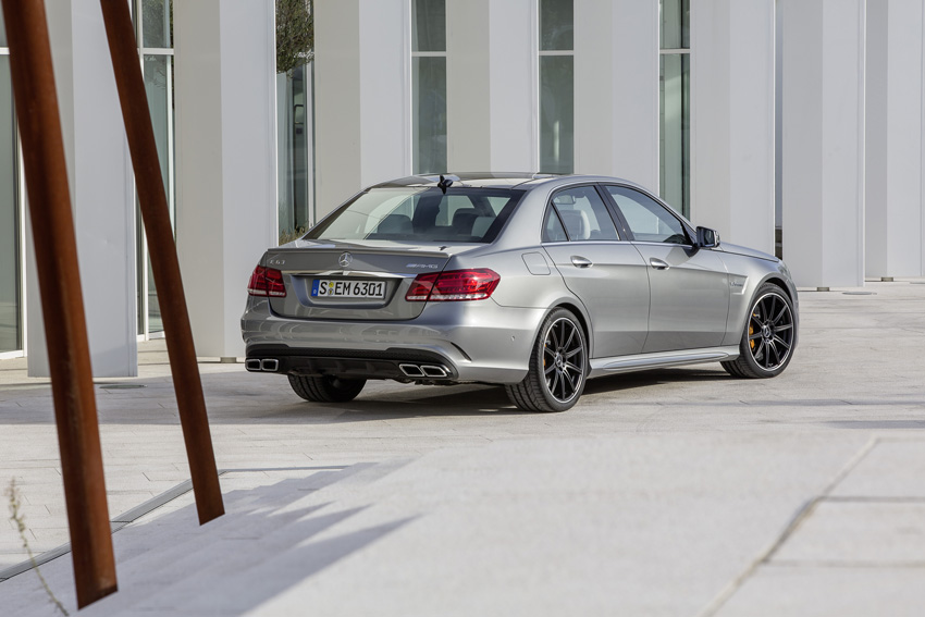 Mercedes-Benz E 63 AMG (W212) Facelift 2013 12C1285 003 2013 Mercedes Benz E63 AMG 4 Matic